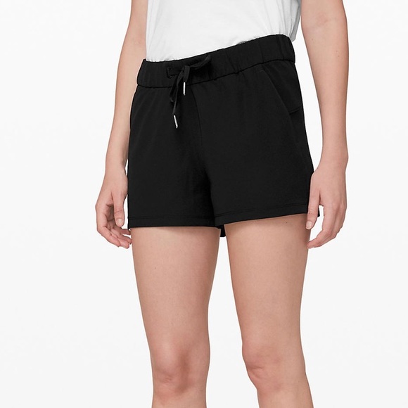 lululemon athletica Pants - Lululemon On the Fly Short Woven 2.5"